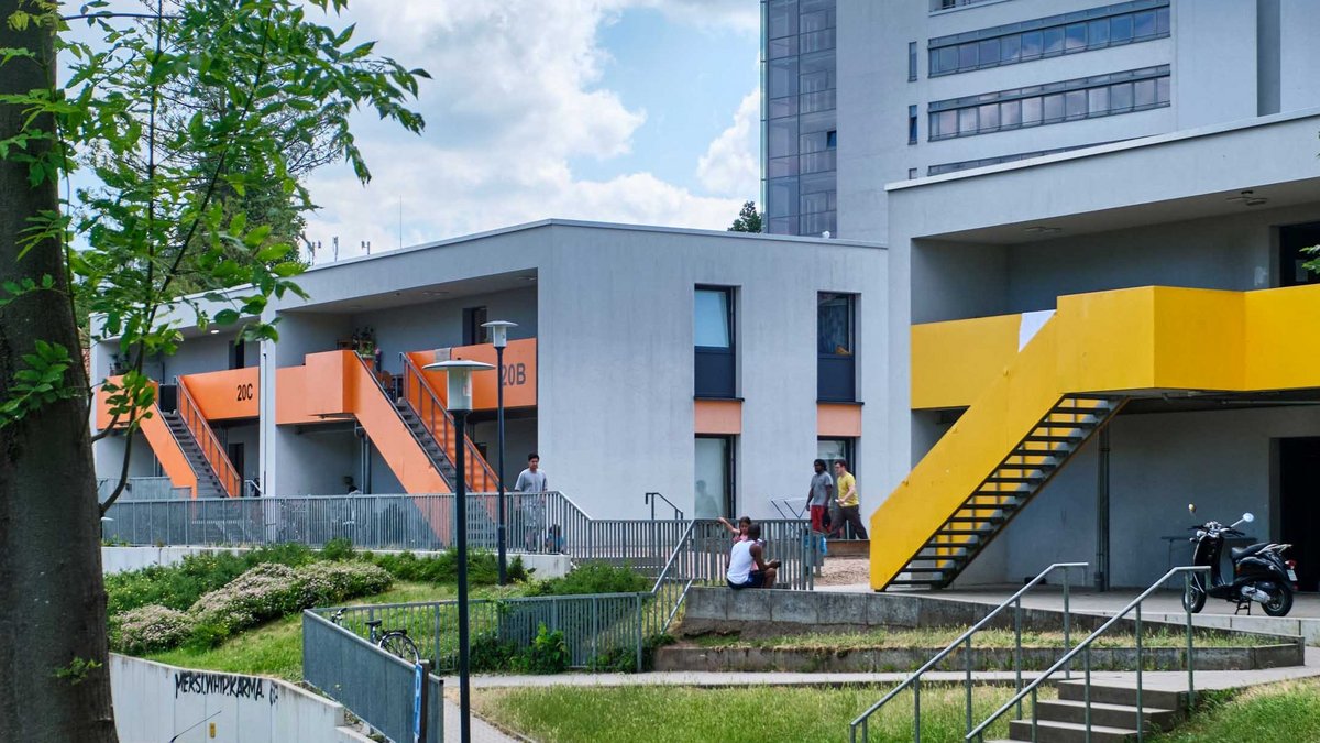 Bis 2026 sollen alle Systembauten in Stuttgart verschwunden sein, auch diese Flüchtlingsunterkunft in Degerloch. Foto: Joachim E. Röttgers