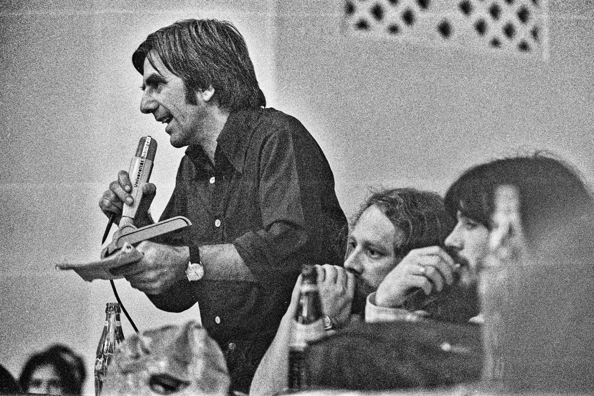1979 – als es noch linksradikale Grüne gab. Rudi Dutschke, einer der Vordenker der Grünen, spricht in Tübingen. Neben ihm der ebenfalls verstorbene Ali Schmeissner. 1979 – als es noch linksradikale Grüne gab. Rudi Dutschke, einer der Vordenker der Grünen, spricht in Tübingen. Neben ihm der ebenfalls verstorbene Ali Schmeissner.