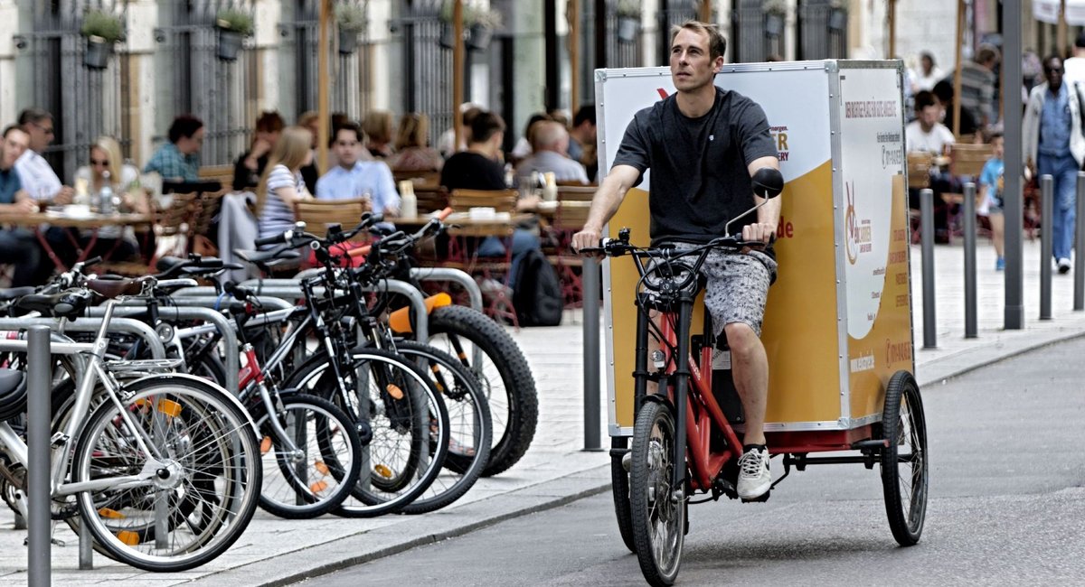 Geht schnell und ist abgasfrei: Für mehr Lastenräder in Innenstädten braucht es eine schlaue Logistik. Fotos: Joachim E. Röttgers 