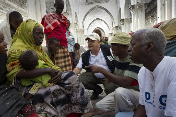 Rainer Lang (mitte) 2011 in Somalia. Foto: Diakonie Katastrophenhilfe