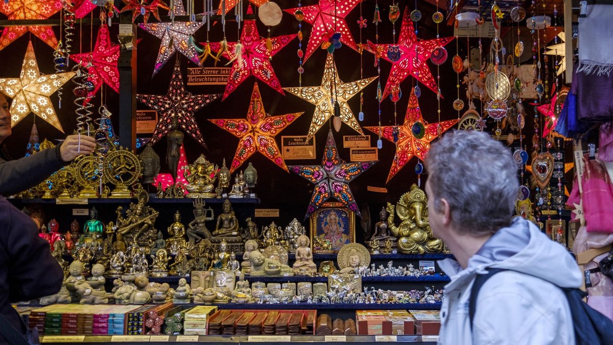 Eckig oder rund, Fußball oder Weihnachtsmarkt? Foto: Joachim E. Röttgers