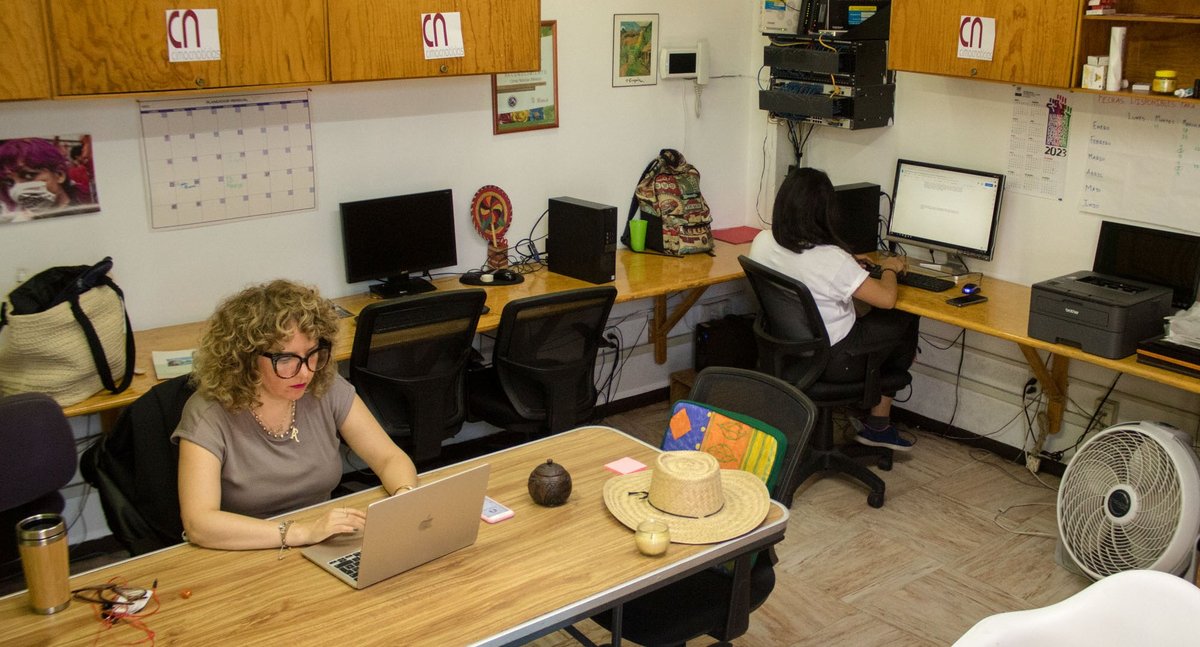 In der "Cimac"-Redaktion, links Chefin vom Dienst Lizbeth Ortiz Acevedo.