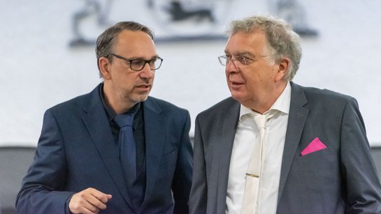 Ballwegs Anwälte Reinhard Löffler (CDU-MdL, rechts), Ralf Ludwig ...