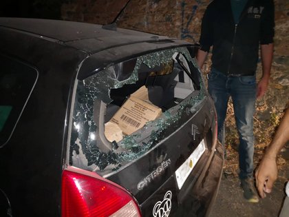 Das Auto der HelferInnen nach dem Angriff. Foto: Romy Bornscheuer 