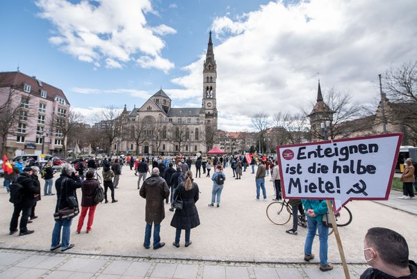 Kundgebung auf dem Stuttgarter Erwin-Schoettle-Platz: Unzufriedenheit am Reifepunkt. Kundgebung auf dem Stuttgarter Erwin-Schoettle-Platz: Unzufriedenheit am Reifepunkt.