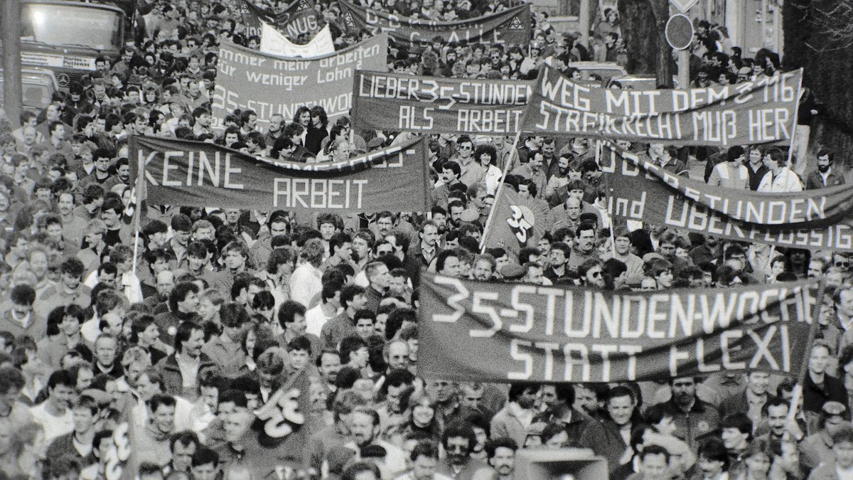 Meilenstein der Arbeiter:innenbewegung: IG-Metall-Kundgebung zum Kampf für die 35-Stunden-Woche in Sindelfingen. Foto: Joachim E. Röttgers