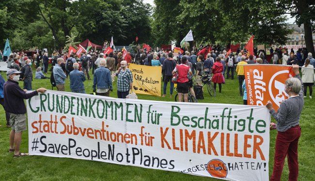 Corona als Chance zum Umdenken? Denkste. Kundgebung "Ihre Krise nicht auf unserem Rücken" am 30. Mai in Stuttgart.