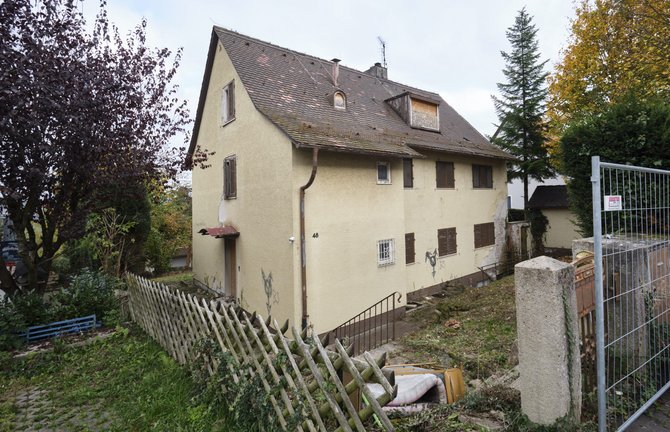 Heute ist das Haus immerhin sichtbar, das Gebüsch gerodet. Foto: Joachim E. Röttgers  Heute ist das Haus immerhin sichtbar, das Gebüsch gerodet. Foto: Joachim E. Röttgers