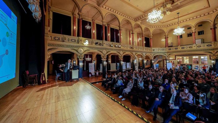 Zu Naturvision gehört auch der Plastikfrei-Kongress. 2019 fand er im historischen Theatersaal des Ludwigsburger Schlosses statt. Foto: Tobias Metz/Naturvision