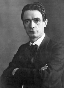Rudolf Steiner um 1905. Foto: übernommen aus Wolfgang G. Vögele, "Der andere Rudolf Steiner", S. 116, gemeinfrei, <a href="https://commons.wikimedia.org/w/index.php?curid=1528429">Link</a>