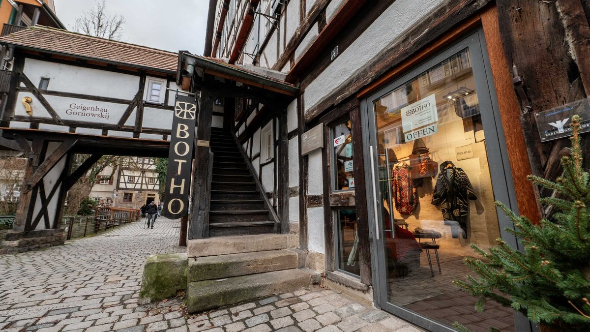 Der Laden im Tübinger Nonnenhaus. Botho heißt übersetzt: Menschlichkeit. Fotos: Jens Volle