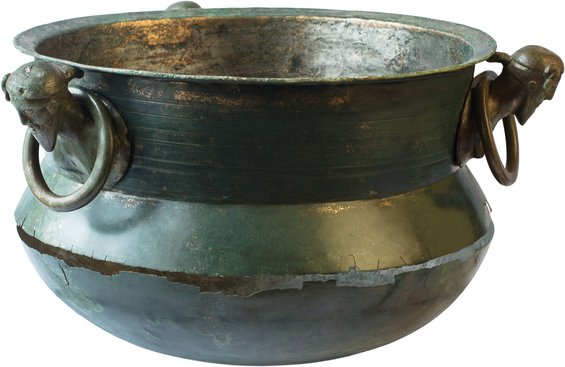 Kessel von Kariv, Ukraine, mit Büsten dreier Sueben mit typischer Haartracht aus einem germanischen Kriegergrab, 2. Jahrhundert. Foto: Istoryko-Krayeznavchyy Muzey Vynnyky, Vasyl Rohan Kessel von Kariv, Ukraine, mit Büsten dreier Sueben mit typischer Haartracht aus einem germanischen Kriegergrab, 2. Jahrhundert. Foto: Istoryko-Krayeznavchyy Muzey Vynnyky, Vasyl Rohan