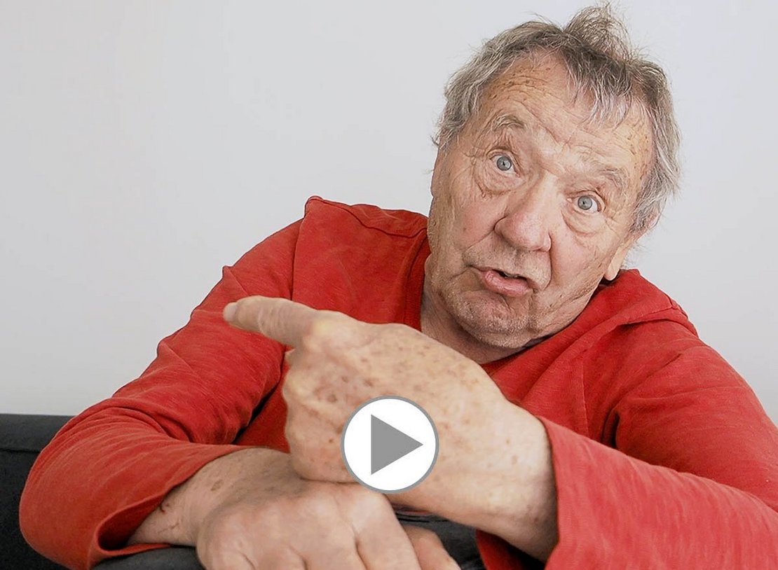 Vor der Kaserne, vor dem großen Tor