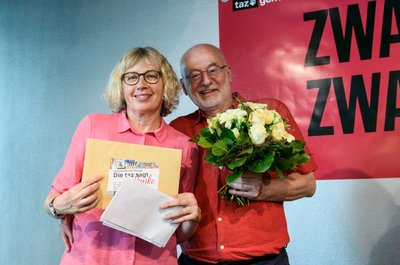 Isabel Lott, Geno-Vorstand der taz, mit Kontext-Vorstand Johannes Rauschenberger. Foto: Piero Chiussi
