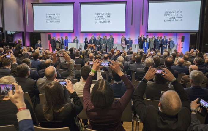 Südwestmetall und IG Metall schmieden am 26.2.2024 in Stuttgart ein Bündnis für Demokratie.