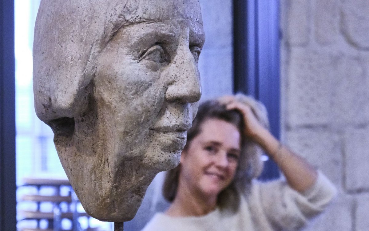 Ida Kerkovius, porträtiert von Hanne Schorp-Pflumm. Ida Kerkovius, porträtiert von Hanne Schorp-Pflumm.