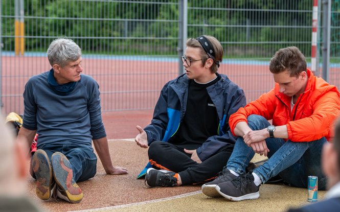 Klassenlehrer Martin Gansen. Er weiß, dass man nach einer solchen Tour über das Erlebte reden muss. 