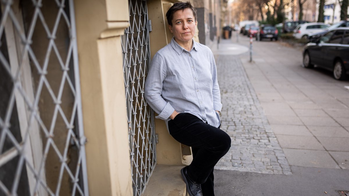 Julia hat schon in Russland für LGBTQ-Rechte gekämpft, nun bringt sie Frauen in Stuttgart zusammen. Fotos: Julian Rettig