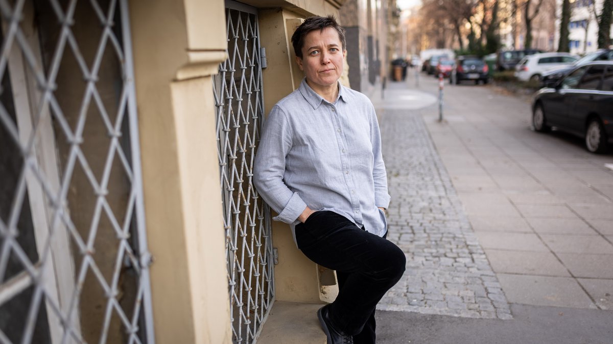 Julia hat schon in Russland für LGBTQ-Rechte gekämpft, nun bringt sie Frauen in Stuttgart zusammen. Fotos: Julian Rettig