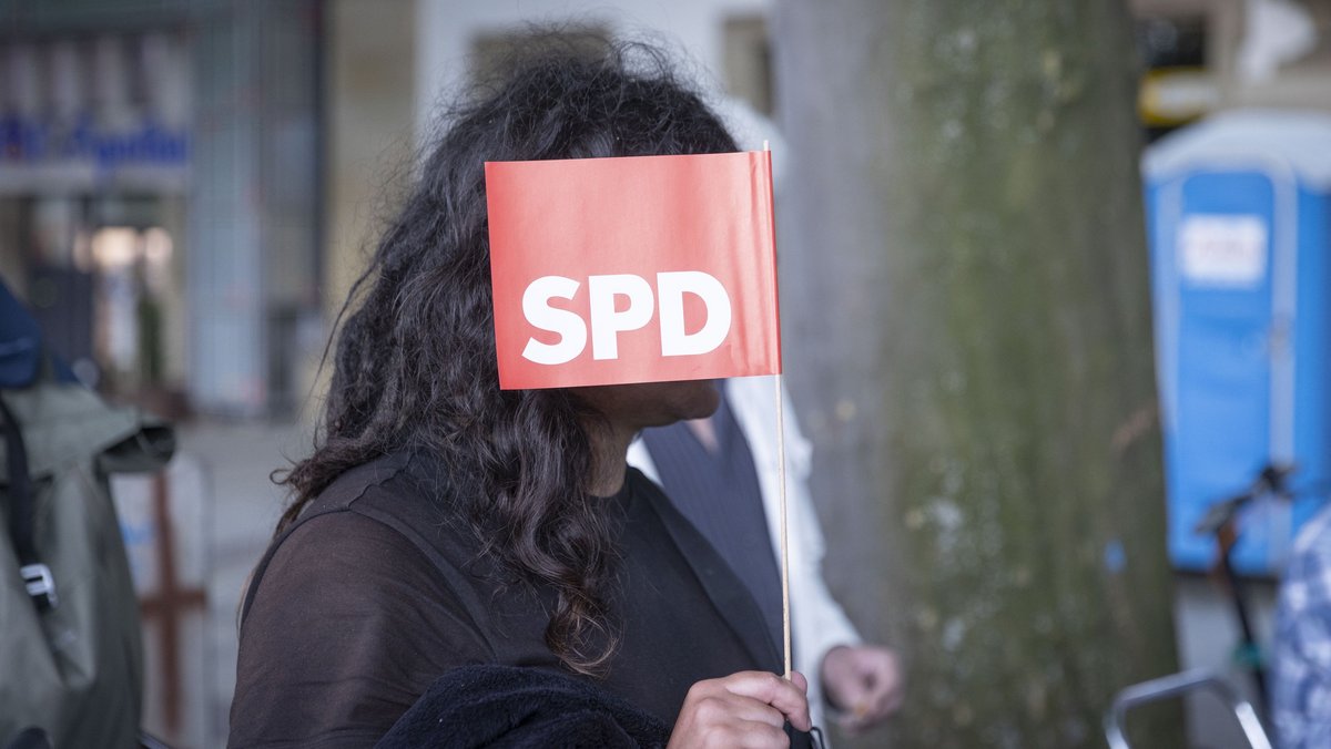 Wohin geht's, SPD? Am Wochenende entscheidet die Partei über ihr Grundsatzprogramm – womöglich ohne Grundsatzdebatte. Foto: Julian Rettig