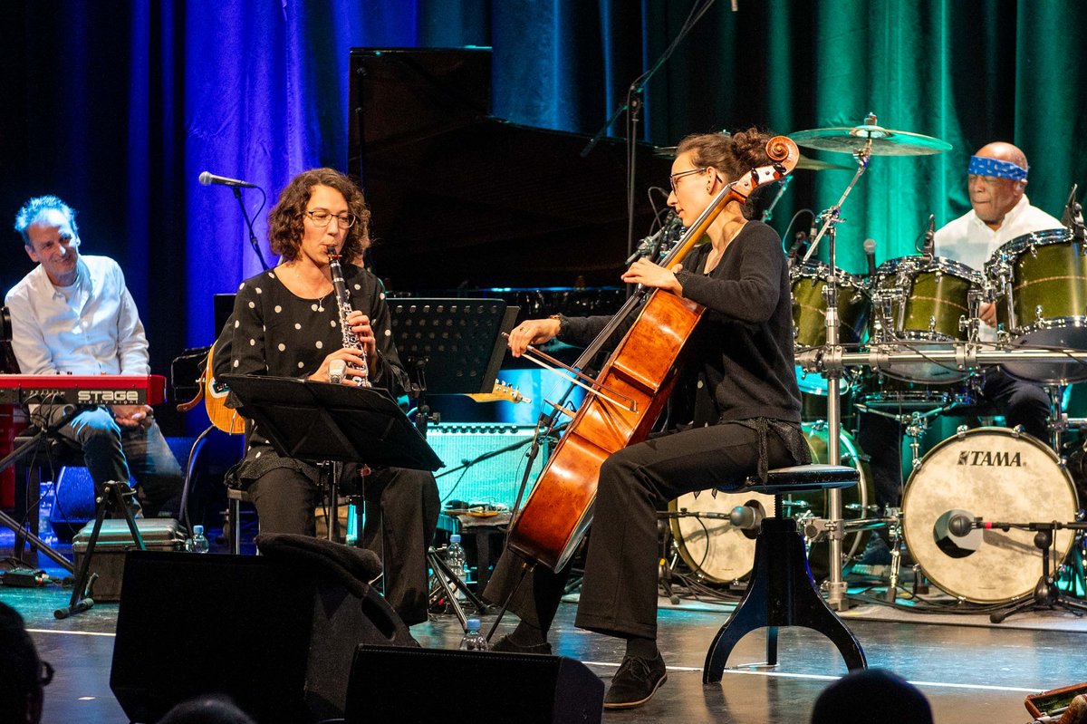 Smahis Töchter Anissa (Klarinette) und Karima Albrecht (Cello). Smahis Töchter Anissa (Klarinette) und Karima Albrecht (Cello).