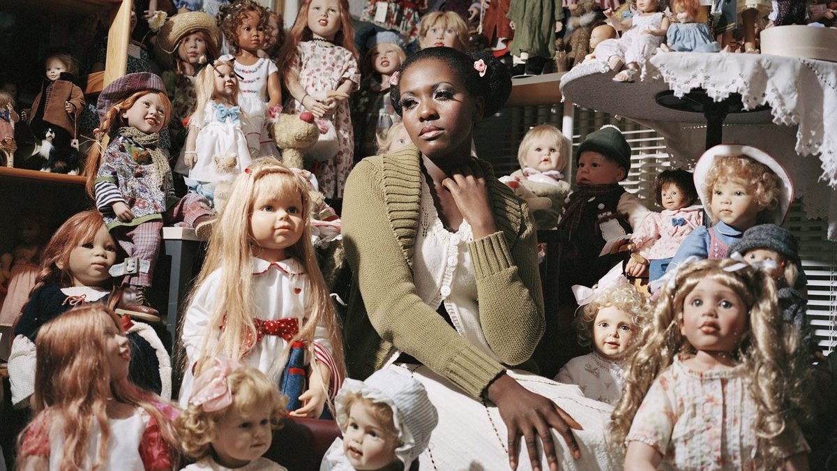 Jenny wurde von einer Pflegefamilie in Hamburg aufgezogen, weil deren Tochter eine lebendige schwarze Puppe haben wollte. Foto: Maziar Moradi Jenny wurde von einer Pflegefamilie in Hamburg aufgezogen, weil deren Tochter eine lebendige schwarze Puppe haben wollte. Foto: Maziar Moradi