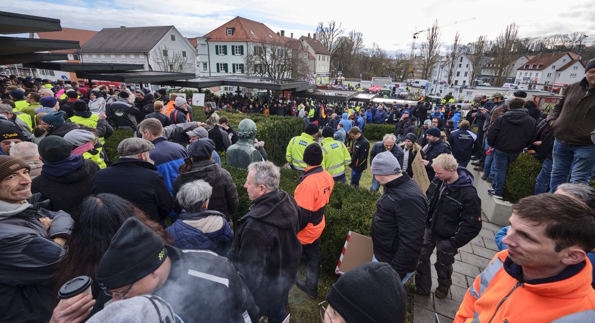 Belagerungszustand: kein Durchkommen zur Stadthalle über die Hauptzugangswege.