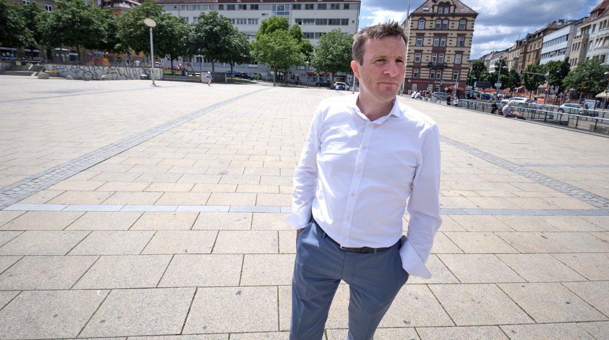 Ganz schön wenig Schatten hier: Martin Körner auf dem Marienplatz. Fotos: Joachim E. Röttgers