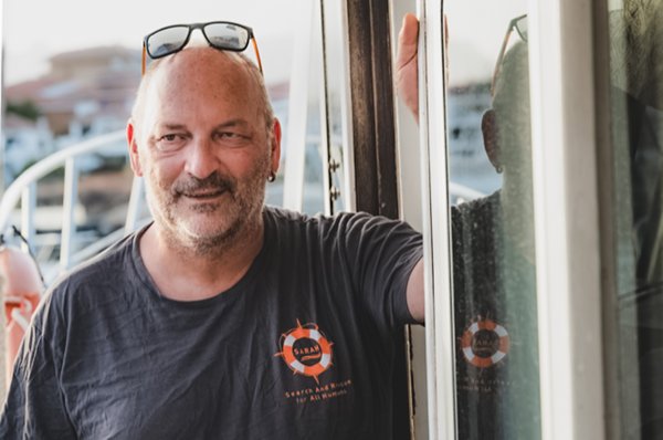 Thomas Nuding an Bord der Sarah. Foto: Hermine Poschmann