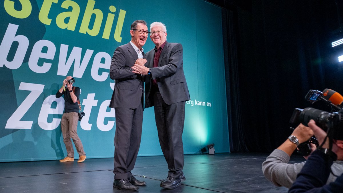 Auf ihrem Landesparteitag feiern die Grünen Cem Özdemir als Nachfolger von Ministerpräsident Winfried Kretschmann. Fotos: Jens Volle