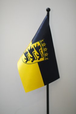 Fähnchen, weitab von daheim.