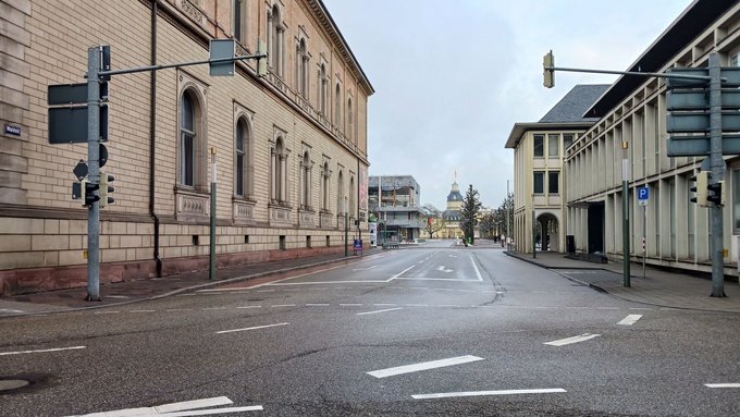 Links die Kunsthalle, rechts noch das Amtsgericht, unter die Straße soll ein Tunnel. Foto: Florian Kaufmann Links die Kunsthalle, rechts noch das Amtsgericht, unter die Straße soll ein Tunnel. Foto: Florian Kaufmann