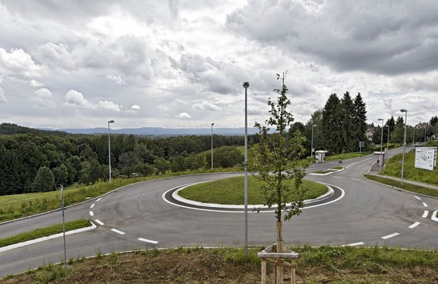 Großstadtkreisel vorm Schurwalddorf Thomashardt.