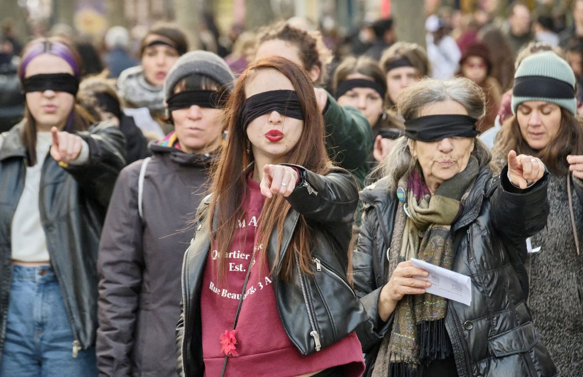 "El violador eres tú! Der Vergewaltiger bist du!" Da ein einziger Tag im Jahr zu wenig ist, ging's schon am Vortag mit einem Frauen*kampftag los.