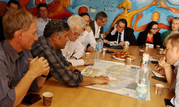 Kretschmann im Tent of Nations. Foto: Staatsministerium BW