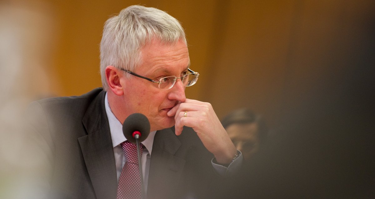 Hat nicht nur gebrieft, hat auch gesprochen: Michael Pope im Dezember 2010 vor dem Untersuchungsausschuss zum "Schwarzen Donnerstag". Foto: dpa/Uwe Anspach