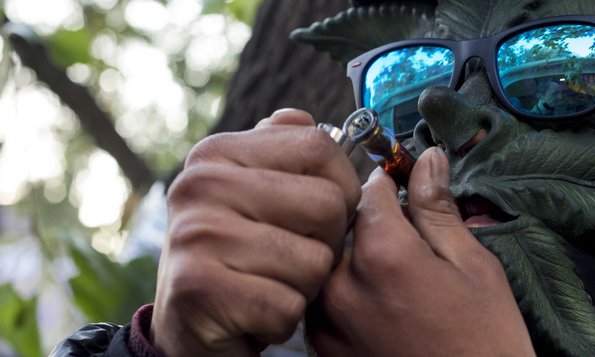 Kiffen mit Gras findet Ricardo besser.