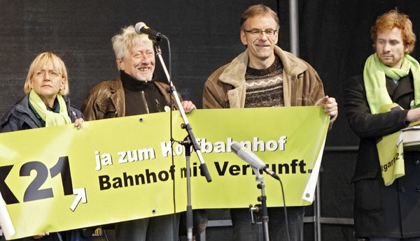 Stocker im Dezember 2010 mit Brigitte Dahlbender (links), Werner Wölfle (2. von rechts) und Hannes Rockenbauch (rechts). Stocker im Dezember 2010 mit Brigitte Dahlbender (links), Werner Wölfle (2. von rechts) und Hannes Rockenbauch (rechts).