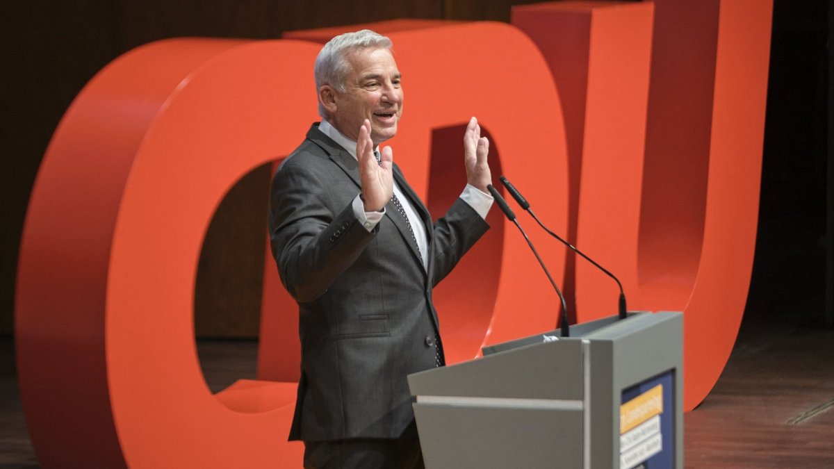 "Die Diskussionen und Debatten in der Partei sind in der Vergangenheit zu kurz gekommen. Das wollen wir ändern. Ja, es ist wahr, wir sind gerade dabei, die CDU auch ein bisschen neu zu erfinden. Ich möchte eine lebendige, eine diskutierende, eine sehr politische CDU in Baden-Württemberg haben." März 2012