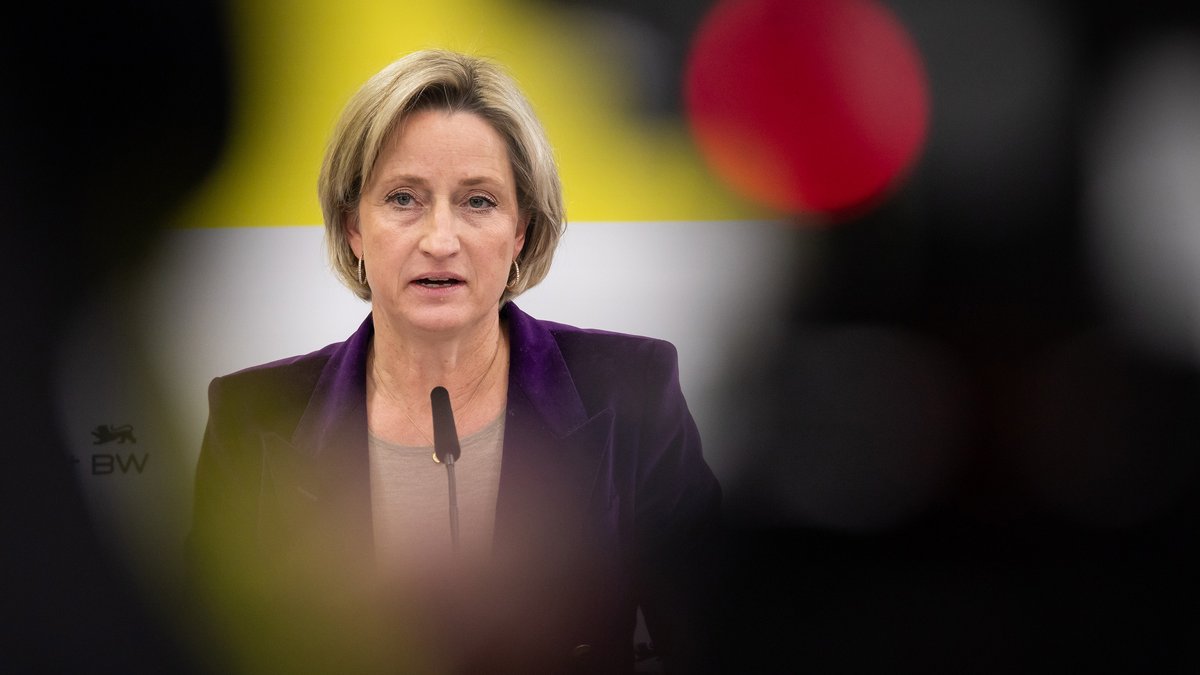 Ausgeblendet: Nicole Hoffmeister-Kraut (CDU), Wirtschaftsministerin von Baden-Württemberg. Fotos: Julian Rettig