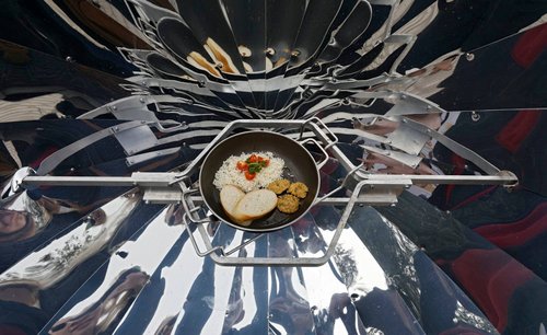 Ideen für den Hausgebrauch gibt es längst. Etwa den Solarkocher ...