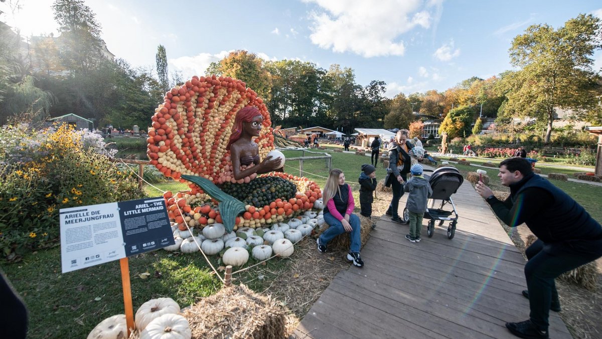 Warum hat die Meerjungfrau eigentlich eine Perle und keinen Kürbis in der Hand?  Warum hat die Meerjungfrau eigentlich eine Perle und keinen Kürbis in der Hand?