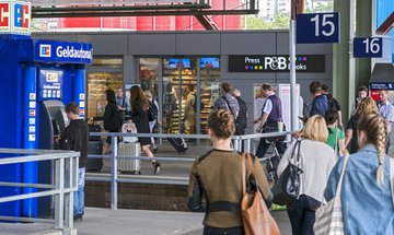 Das Ladenprovisorium am Bahngleis-Ende.