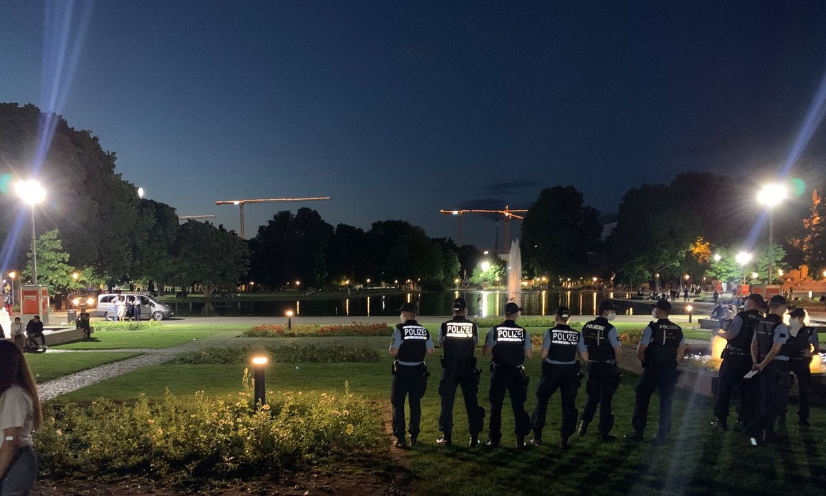 Phalanx am Eckensee. Phalanx am Eckensee.