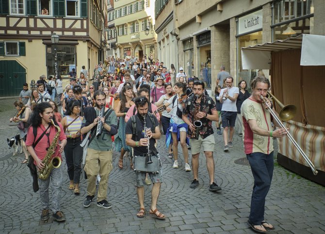 Prozessions-Premiere am 9. Juni.