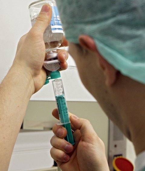 An jeder Impfdosis doppelt verdient: erst für die Forschung, dann für Produktion und Vermarktung. Foto: Joachim E. Röttgers