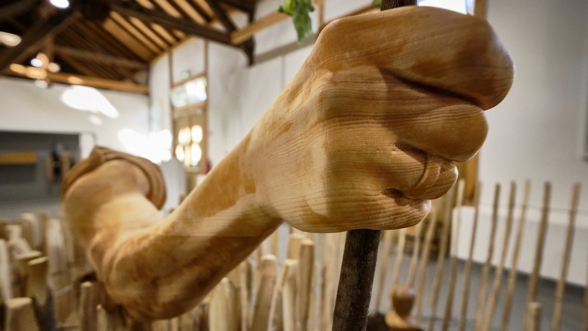 Wanderstock von Pavel Althamer. Wanderstock von Pavel Althamer.