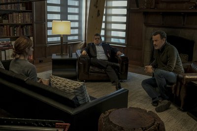Circle-Gründer Tom Stenton (Patton Oswalt, Mitte) und Eamon Bailey (Tom Hanks) führen Mae in ihre Ideologie ein.