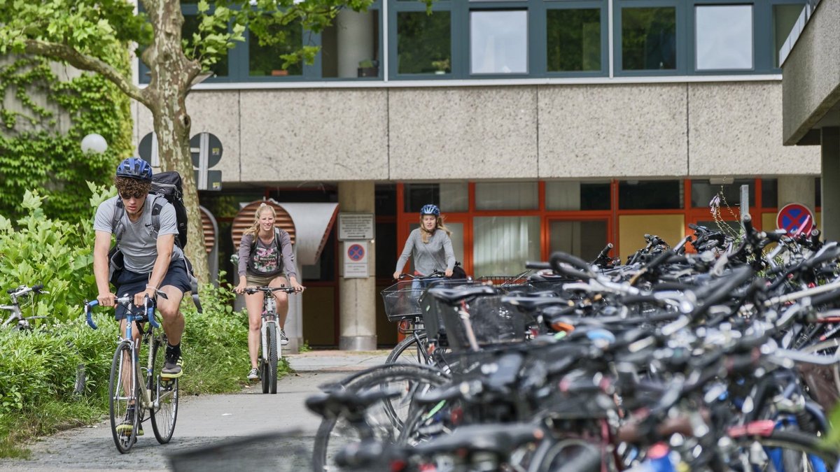 Natürlich ist das Fahrrad ein beliebtes Verkehrsmittel an der Uni.