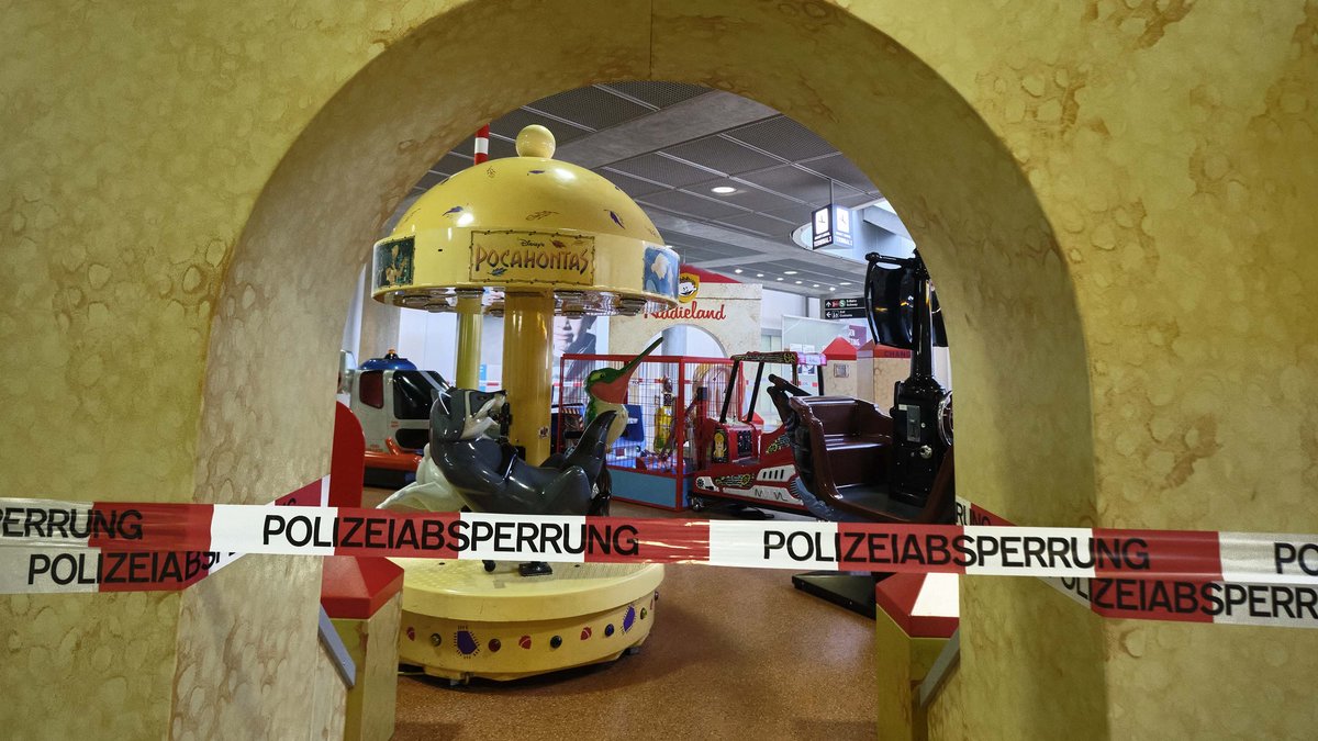 Kiddieland ist abgesperrt: der Spielplatz auf dem Stuttgarter Flughafen am 2. April 2020. Foto: Joachim E. Röttgers